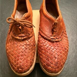 Men's Woven Leather Derby Shoes in Chestnut Brown